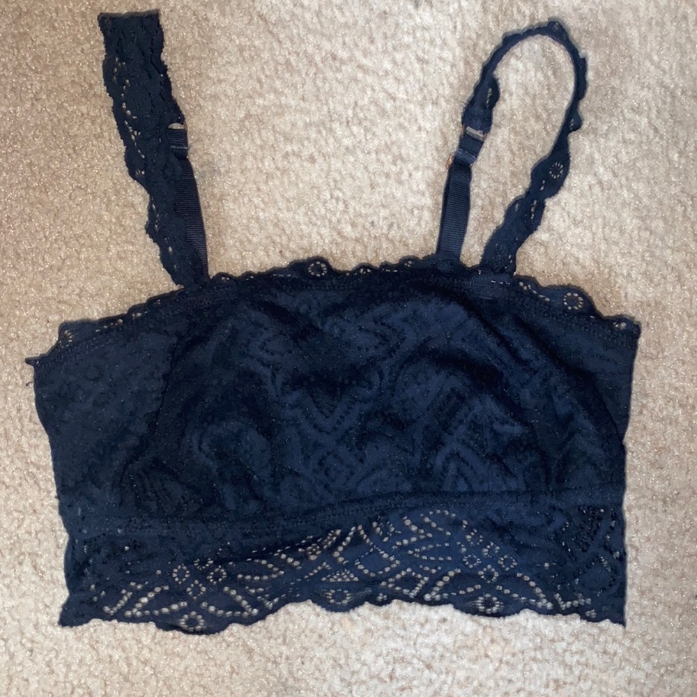 Black lacy bralette ; Aerie brand , good condition, barely worn. Size Small